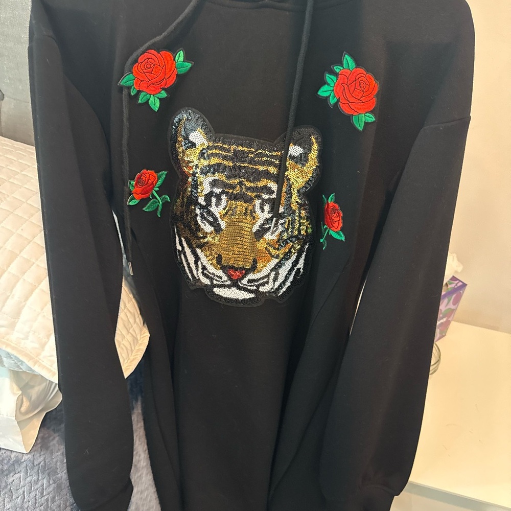 Black Hoodie with Tiger and Rose Embroidery Taylor Swift Reputation